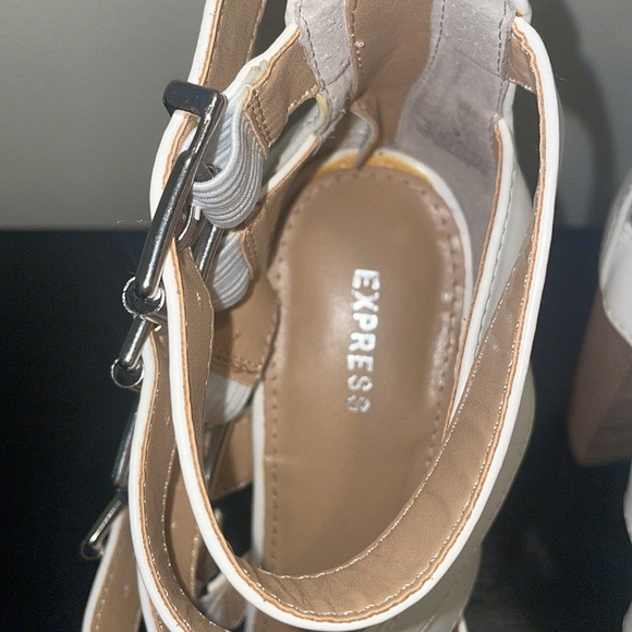 Express Off White Faux Leather Block Sandals w 5 buckles & back zippers. SZ 9 - Picture 9 of 12